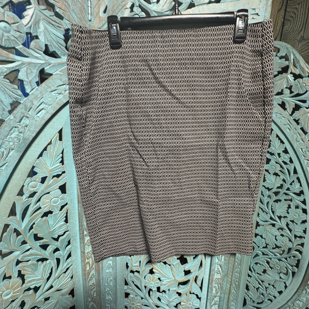 Elle Black and White Geometric Pencil Skirt